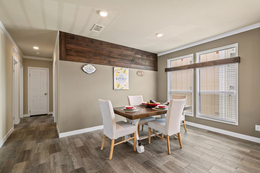 El rancho 32764a interior home features