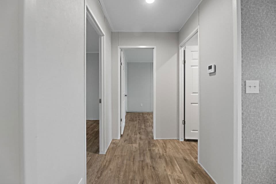 Pinnacle 32523p interior home features