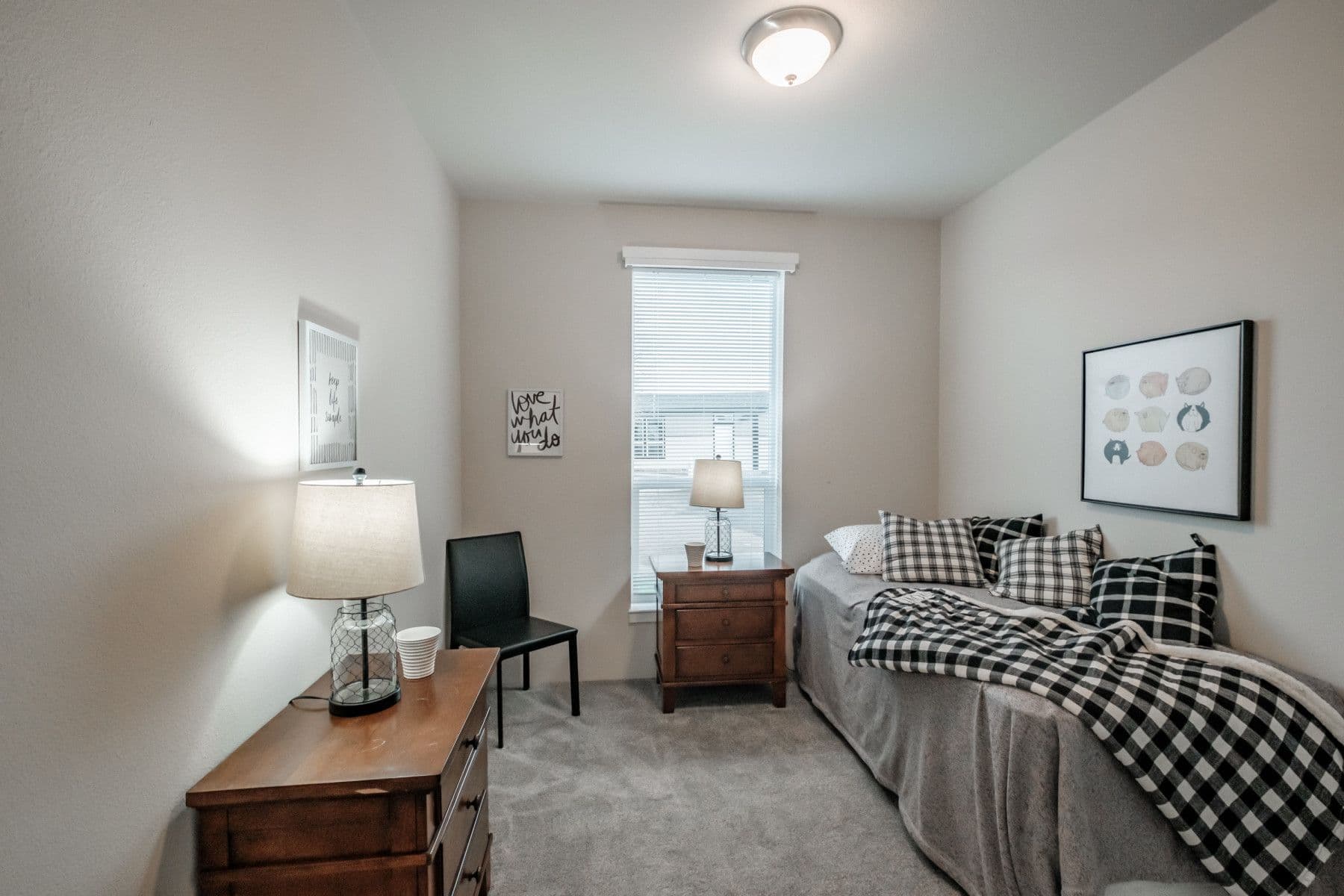 Canyon bedroom home features