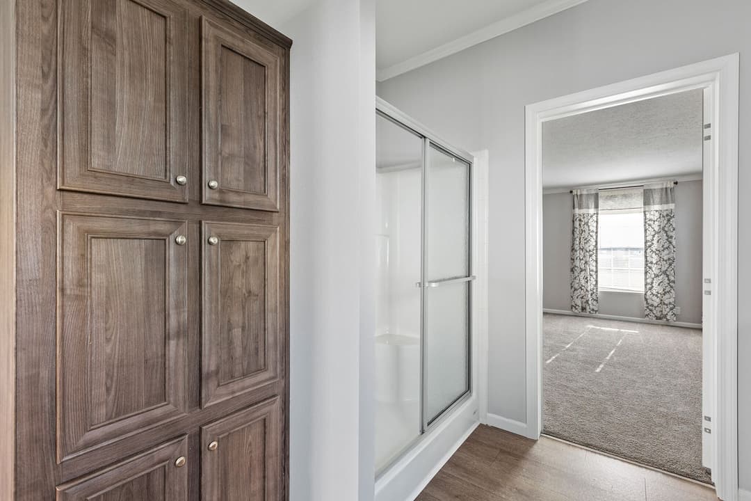 Adrian 3272 bedroom home features