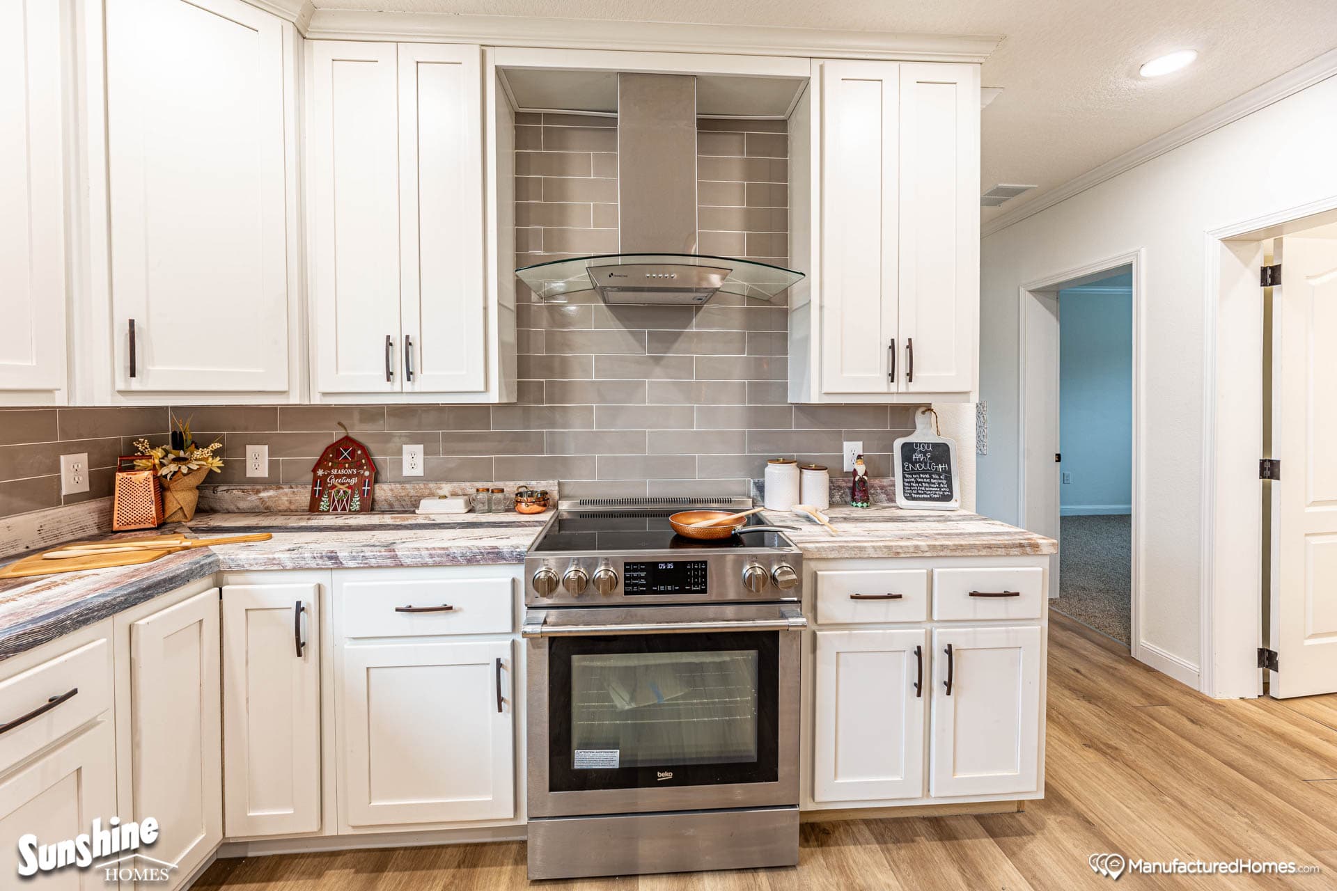 Pri3284-2015 kitchen home features