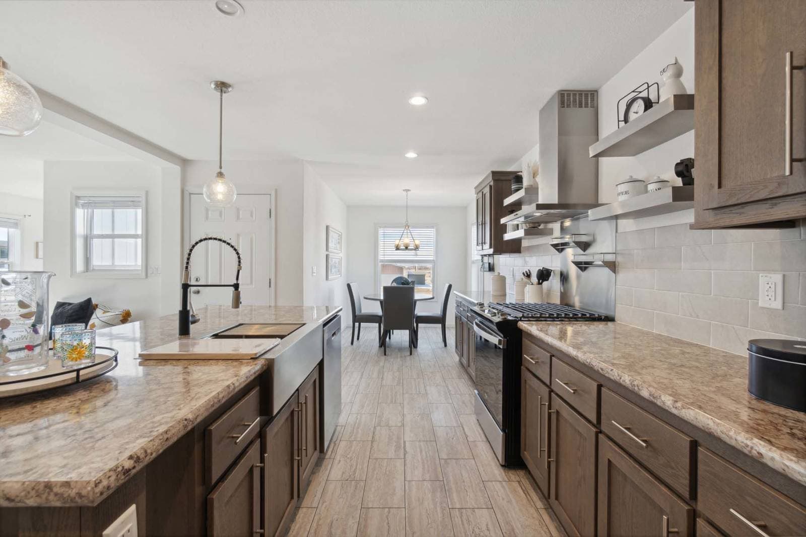 Aurora-e kitchen home features