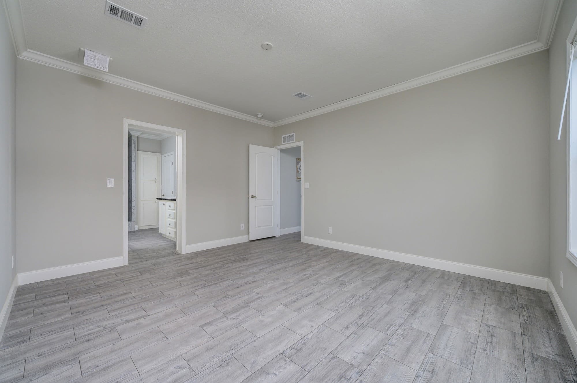 Loki bedroom home features