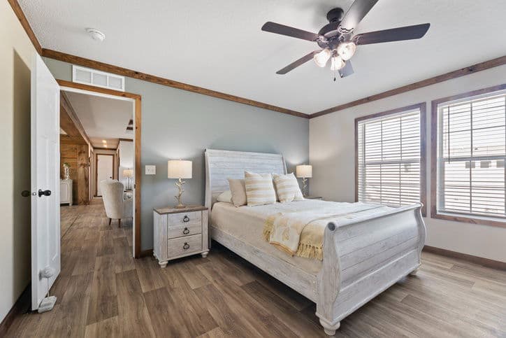 Reece 32663a bedroom home features