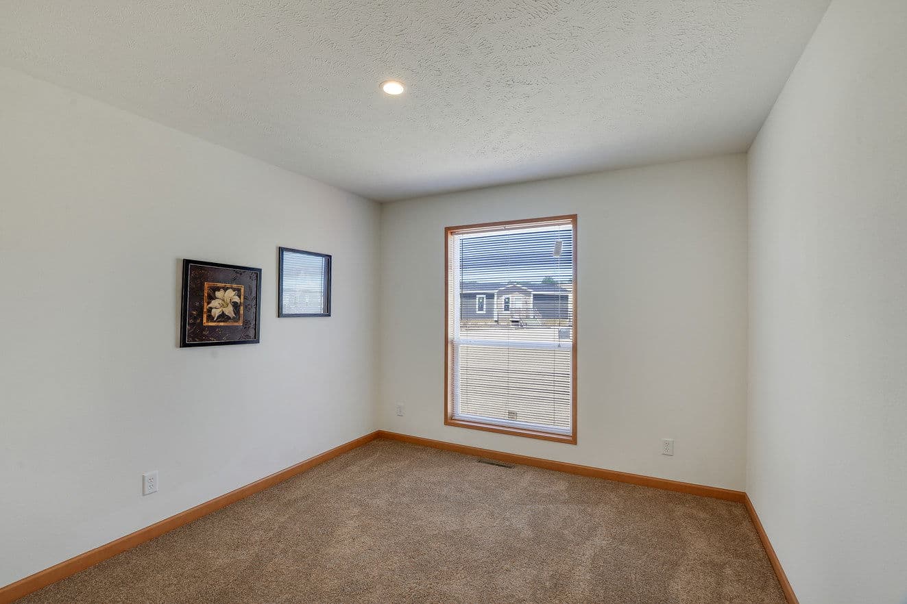 The blue ridge 185005 bedroom home features