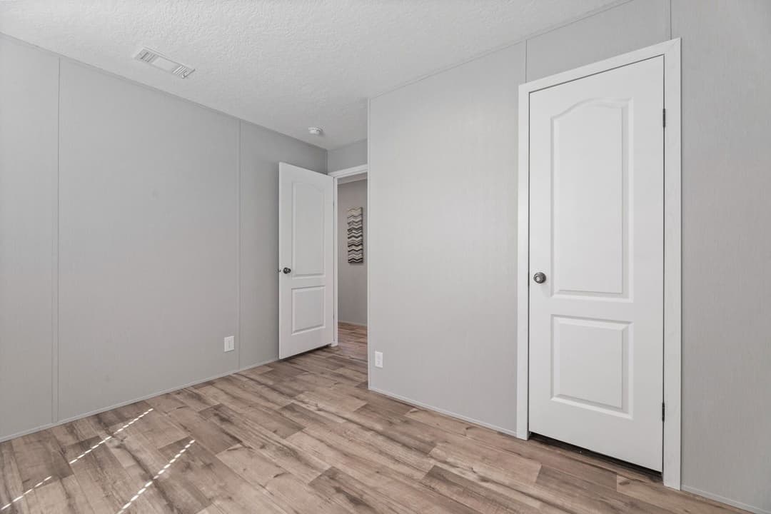 The clarke 16762c interior home features