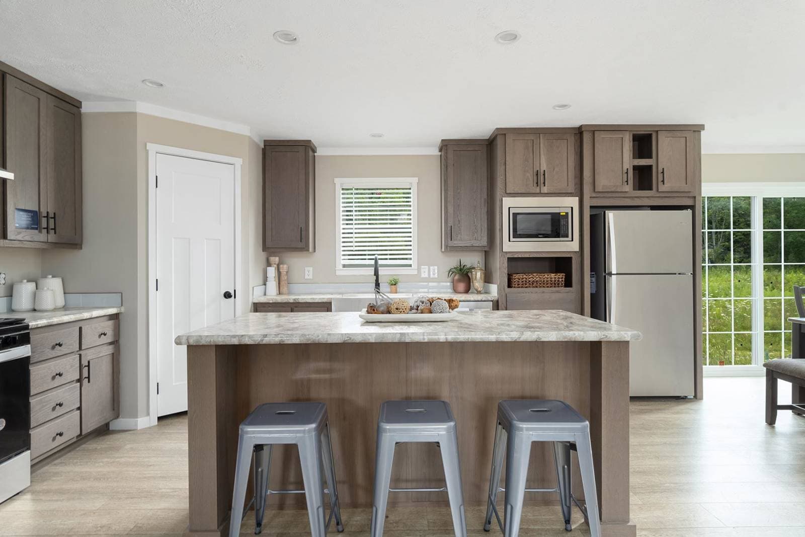 Pursuit kitchen home features