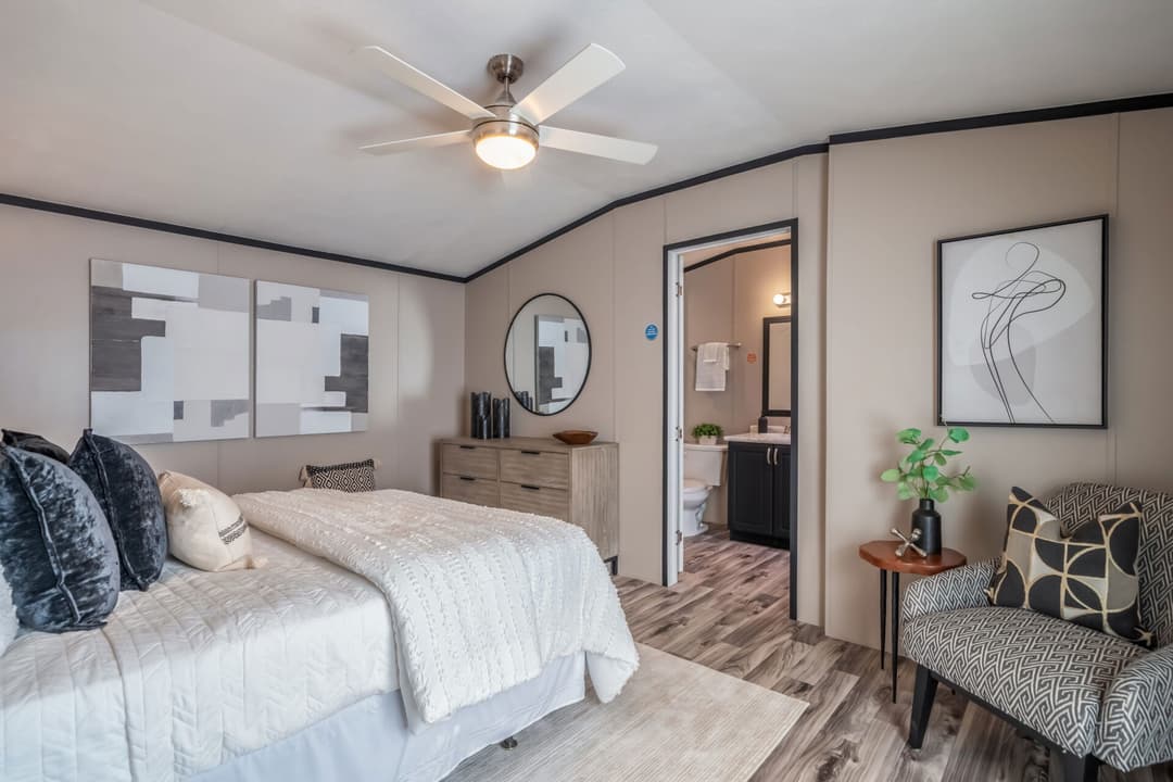 Singlewide h-16×72-32d shed bedroom home features