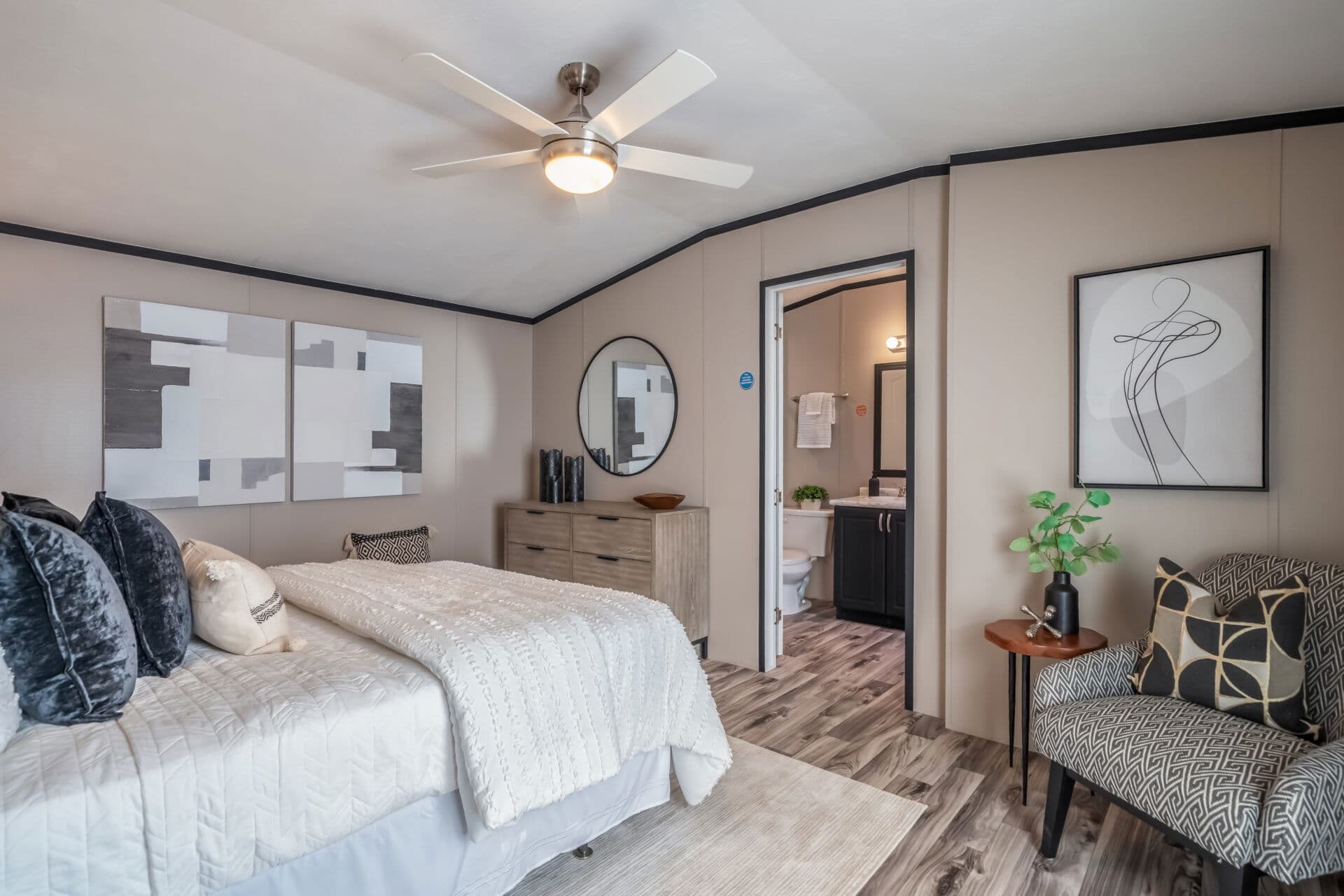 Singlewide h-16×72-32d shed bedroom home features