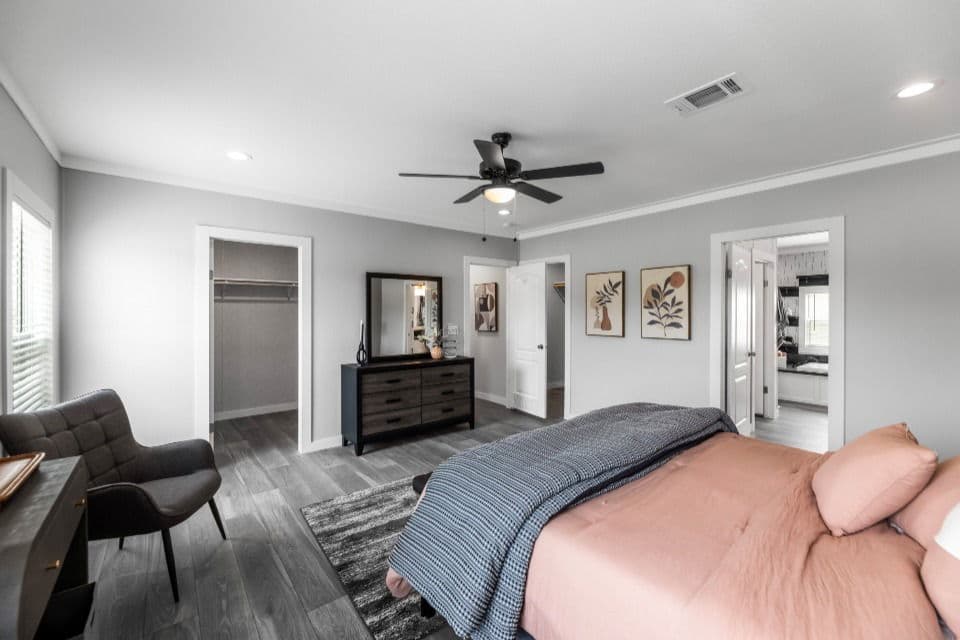 Apex 32763x bedroom home features