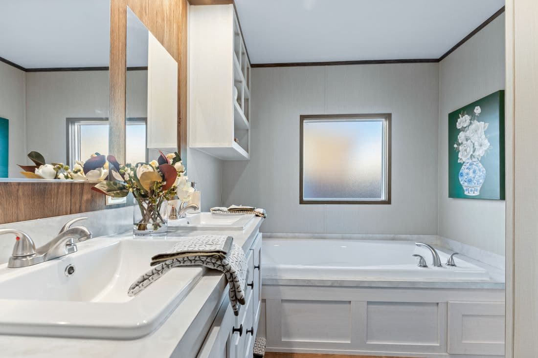 Retreat living 16682a bathroom home features