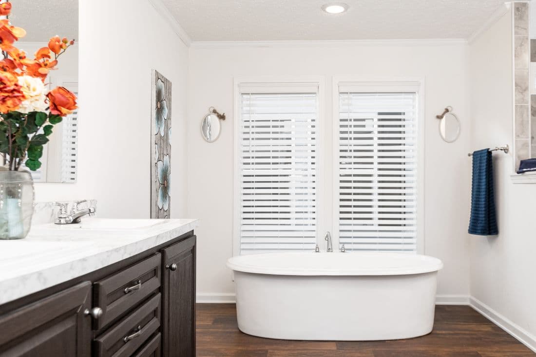 1321 classic bathroom home features