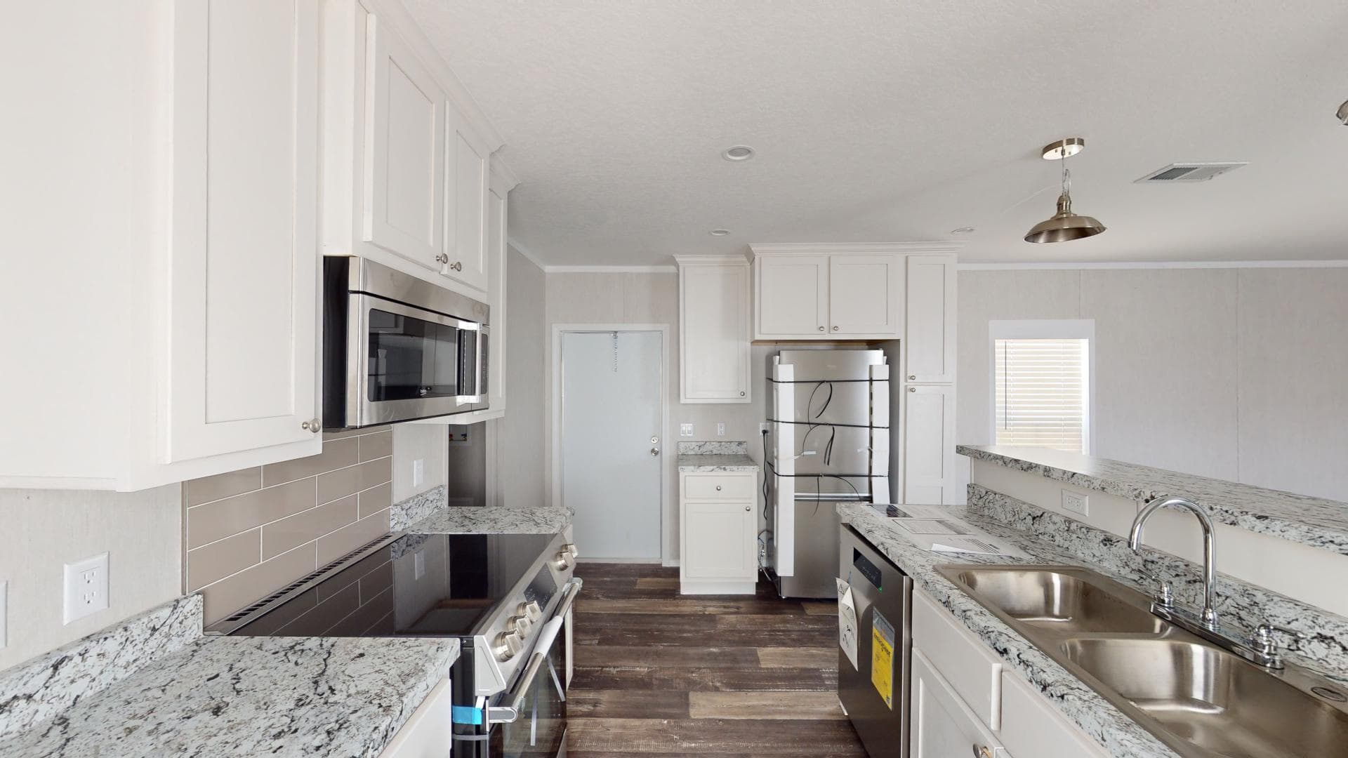 Arc1664-7005 hero and interior home features