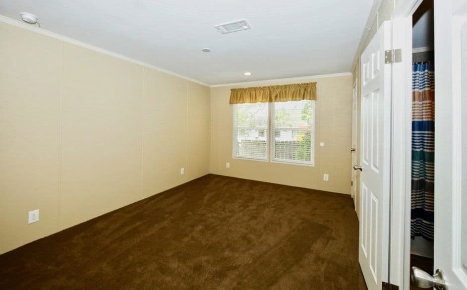 Rifleman 3240 bedroom home features