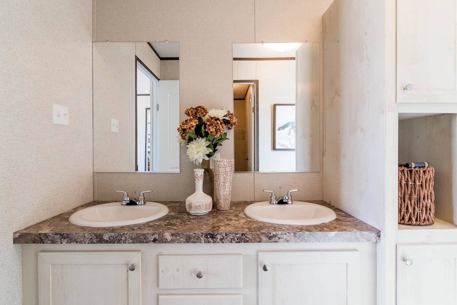 Nm3248b bathroom home features