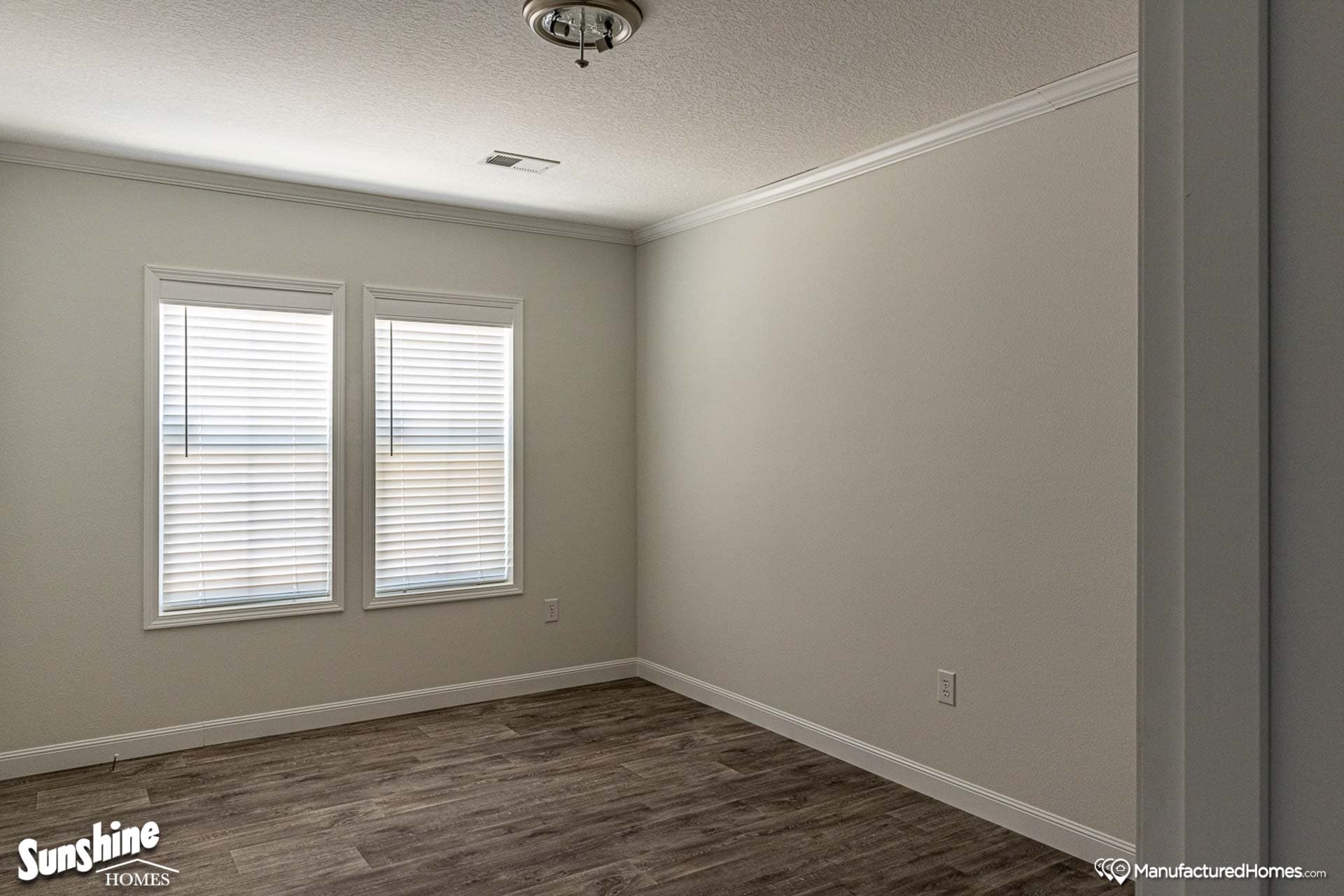 Pri3260-2028 bedroom home features