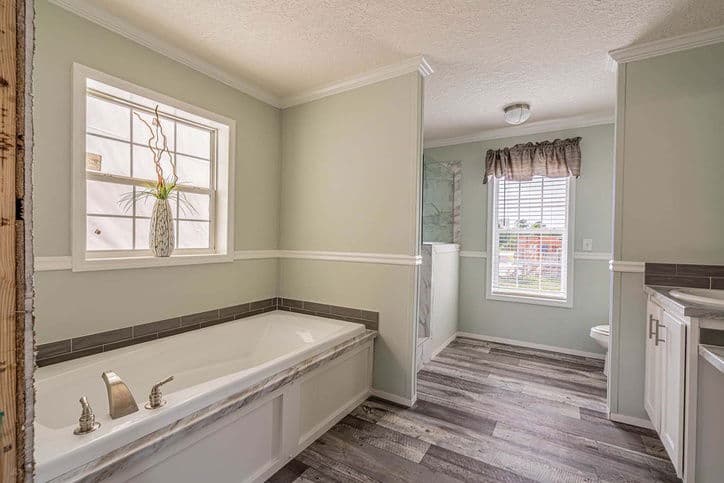 Camron 28563f bathroom home features