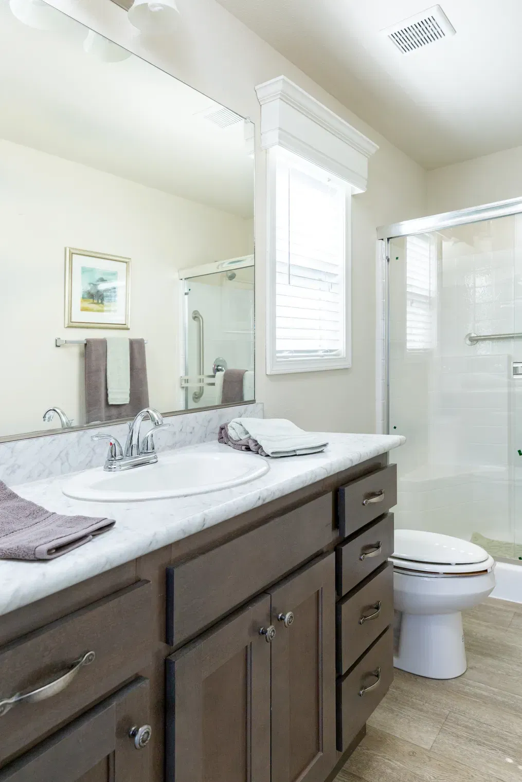 Fairpoint 27543f interior and bathroom home features