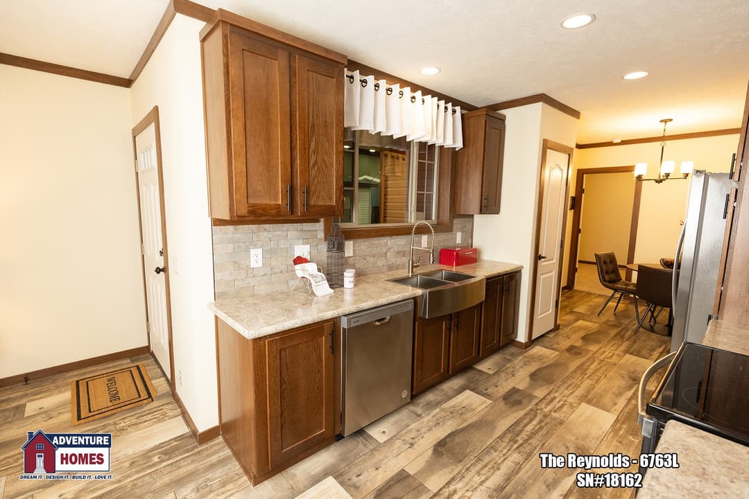 Reynolds | 6763l kitchen home features