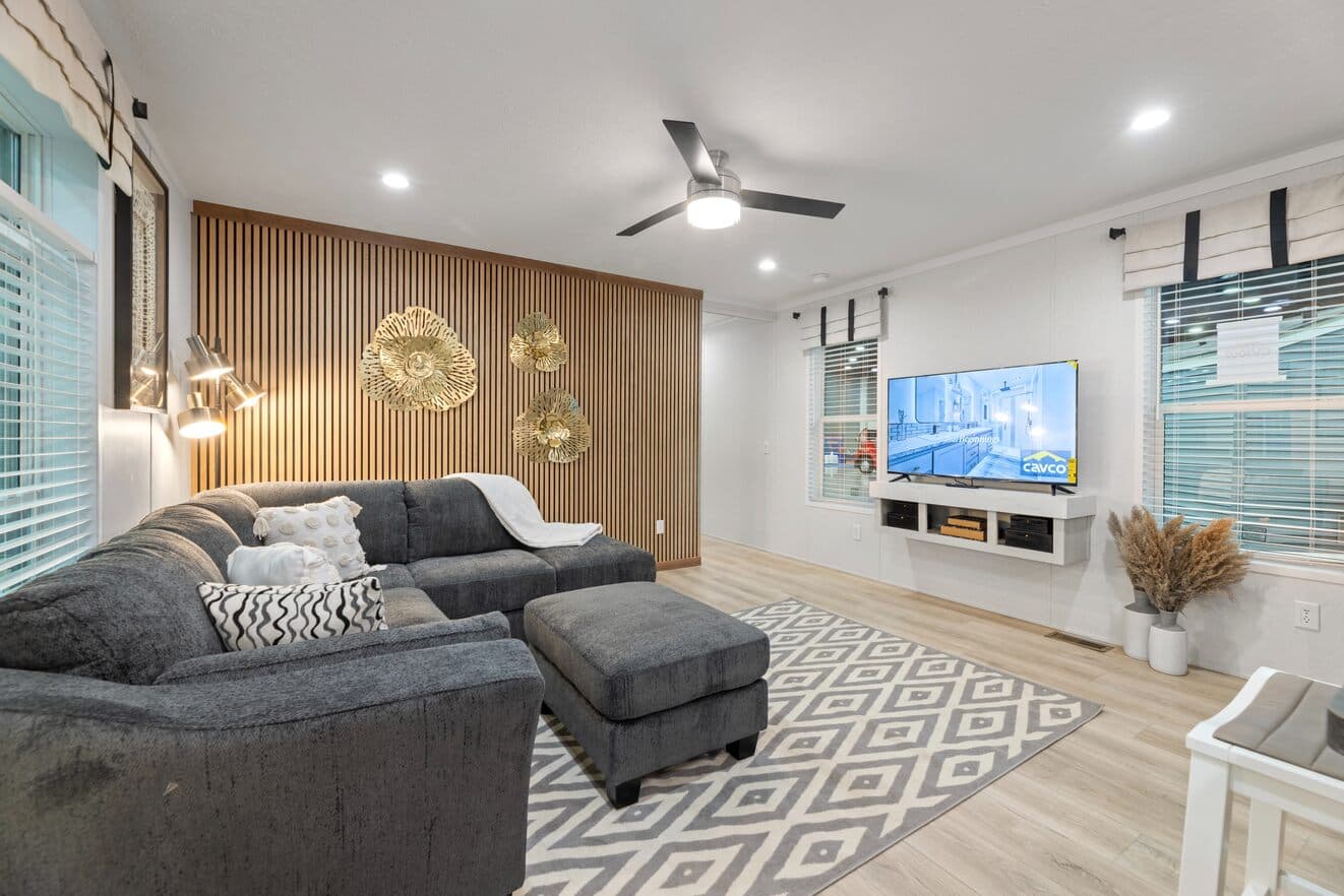 Carson 24532 interior home features