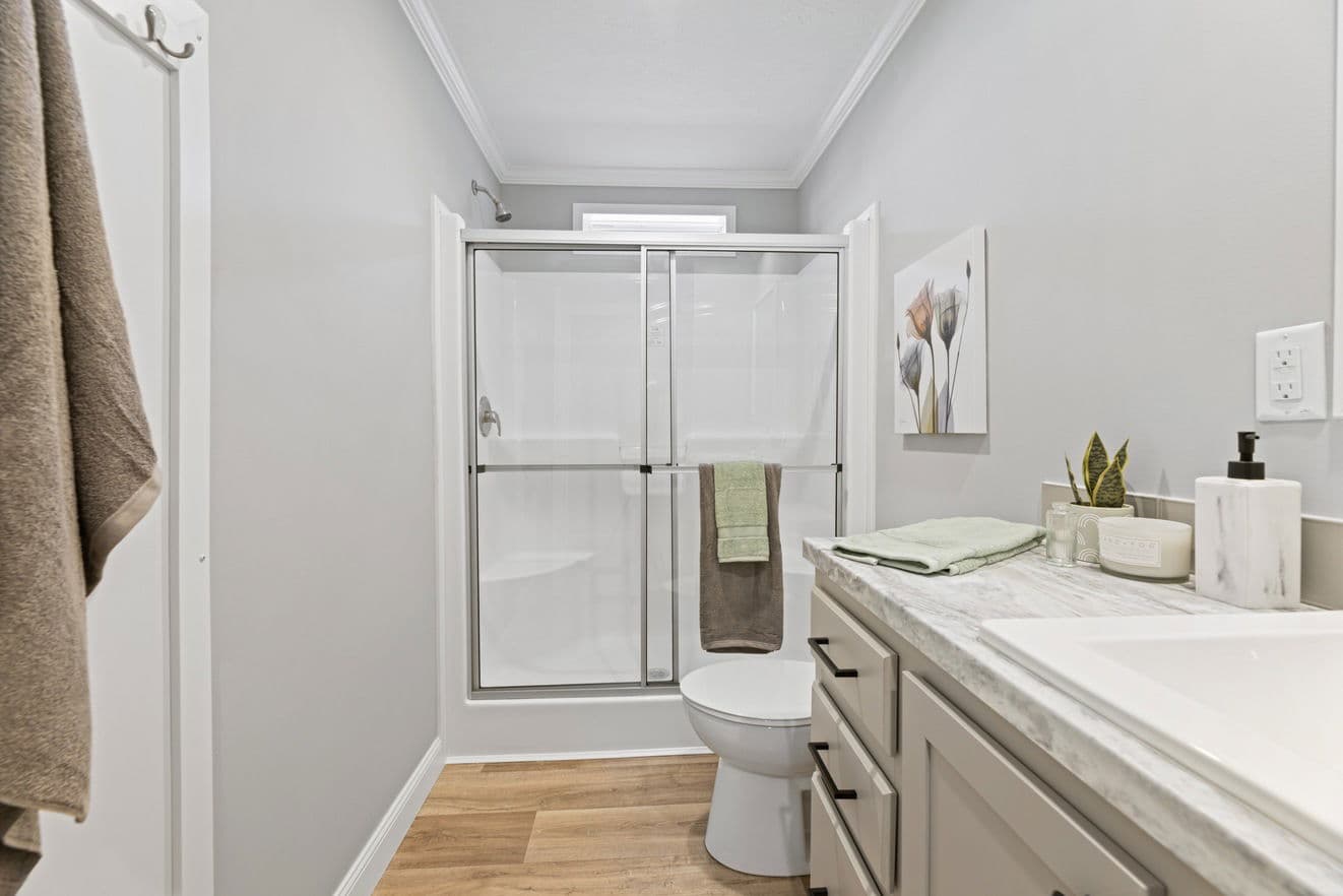 The cumberland duplex interior and bathroom home features