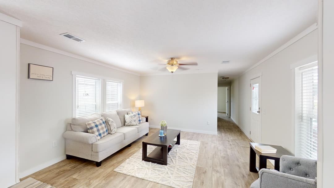 Chc1680-102 interior home features