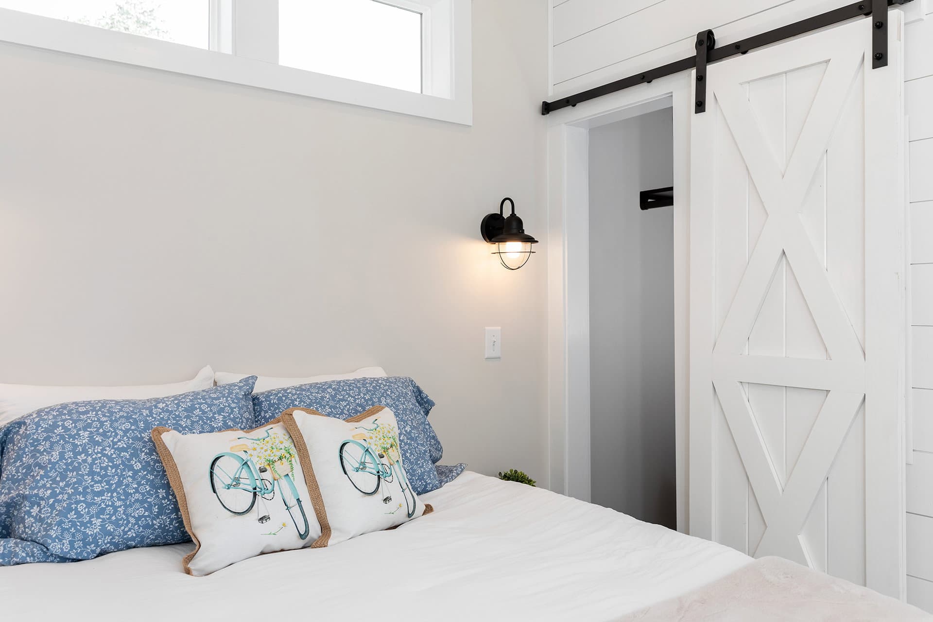 Cahaba bedroom home features