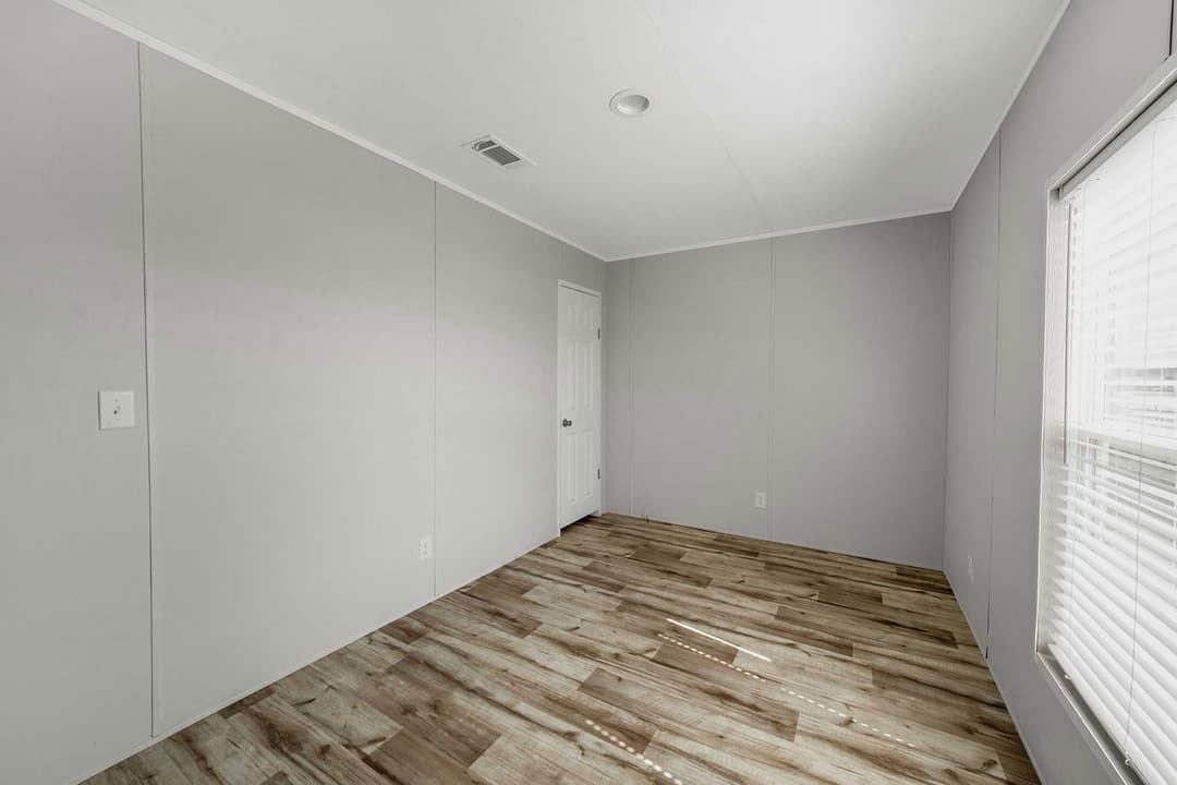 Pinnacle 16763l interior home features