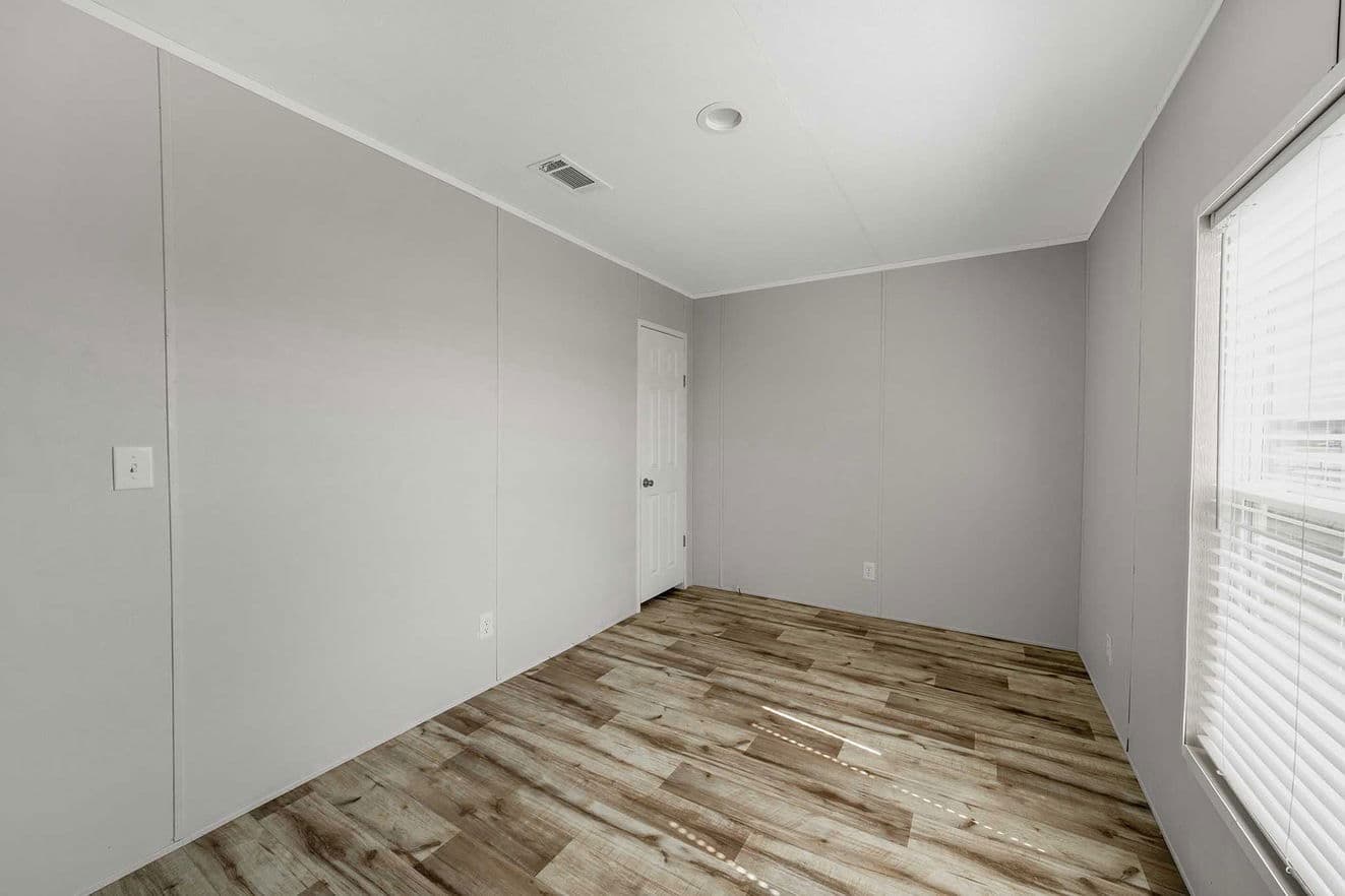 Pinnacle 16763l interior home features