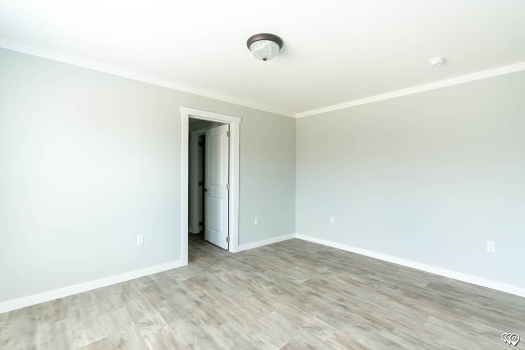 Chc1680-104 bedroom home features