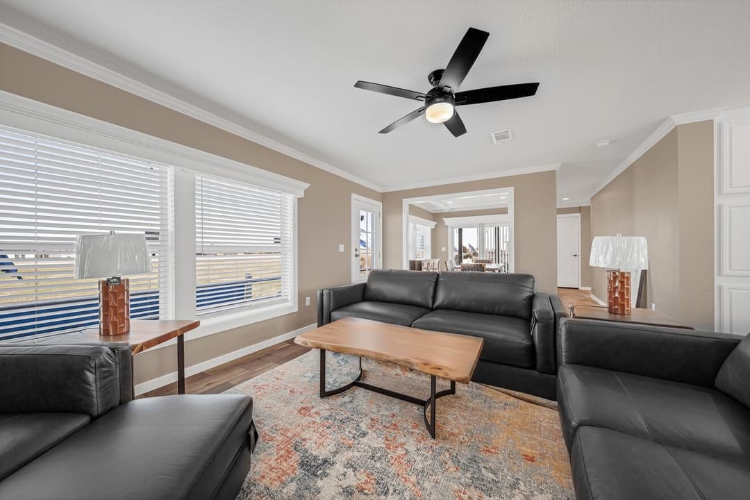 Sapphire 28663a interior home features