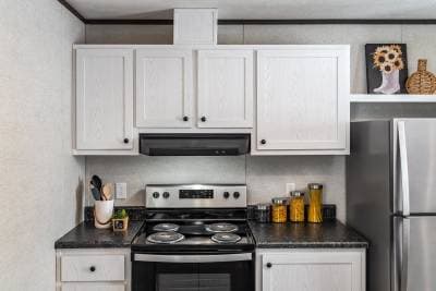 Ridge community kitchen home features