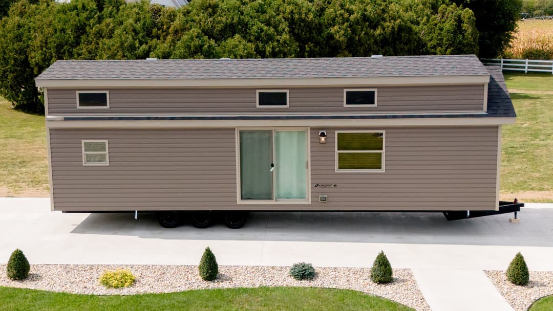 Lakeside 8180 elevation and exterior home features