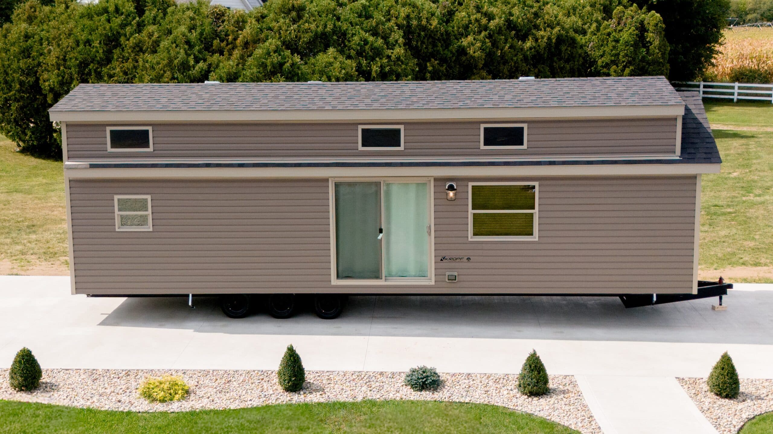 Lakeside 8180 elevation and exterior home features