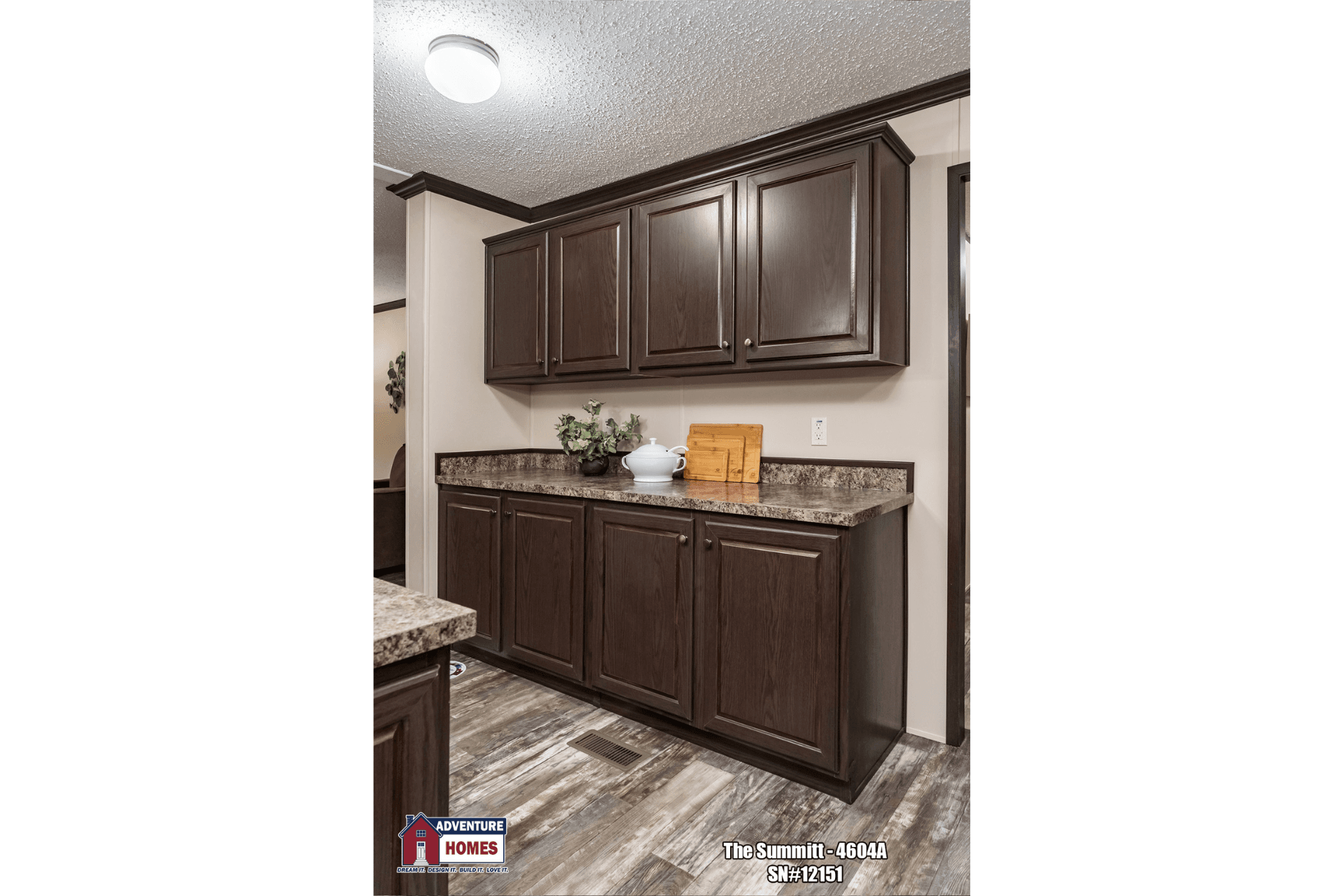 Summitt | 4604a kitchen home features