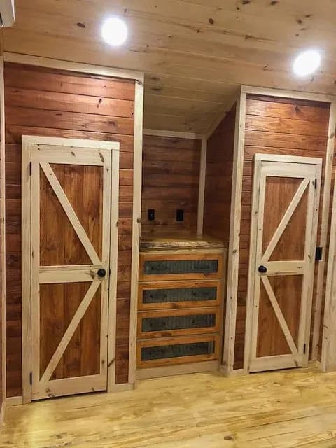 Base camp | 4b 103 interior home features