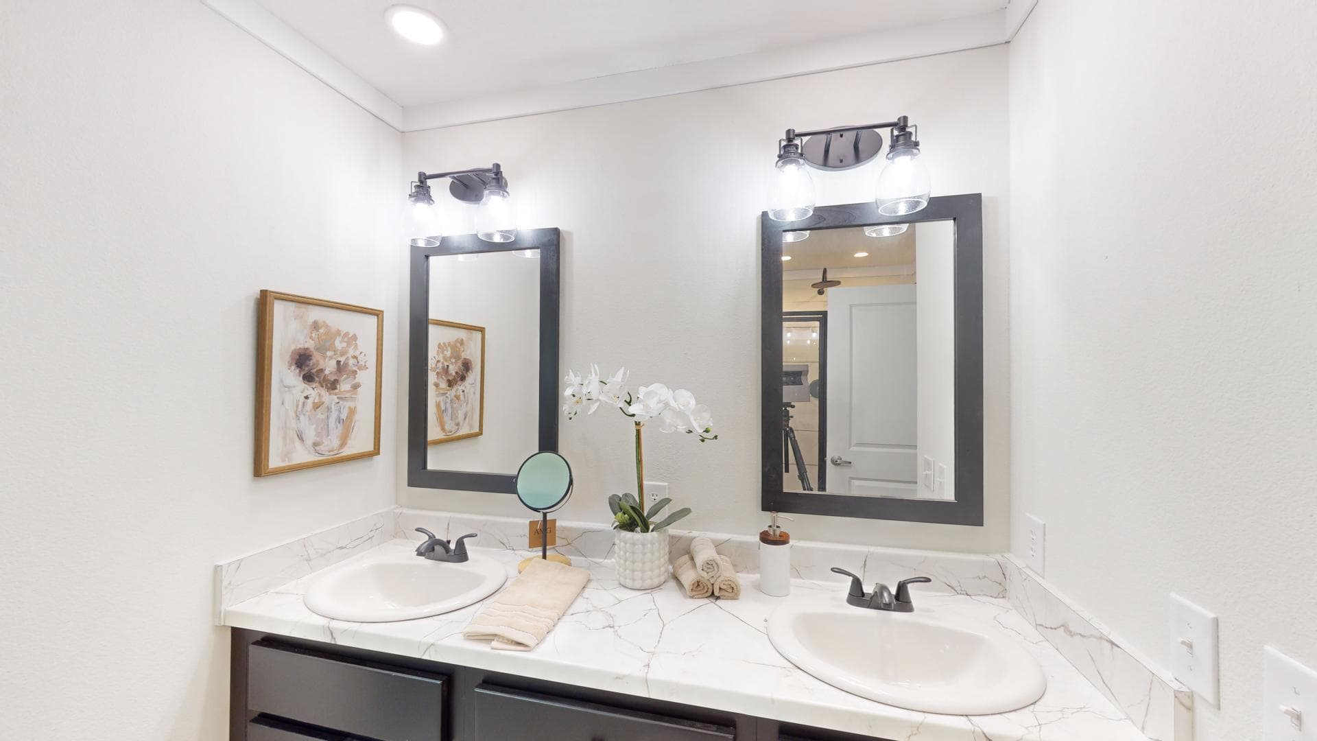 Chc3264-200 bathroom home features