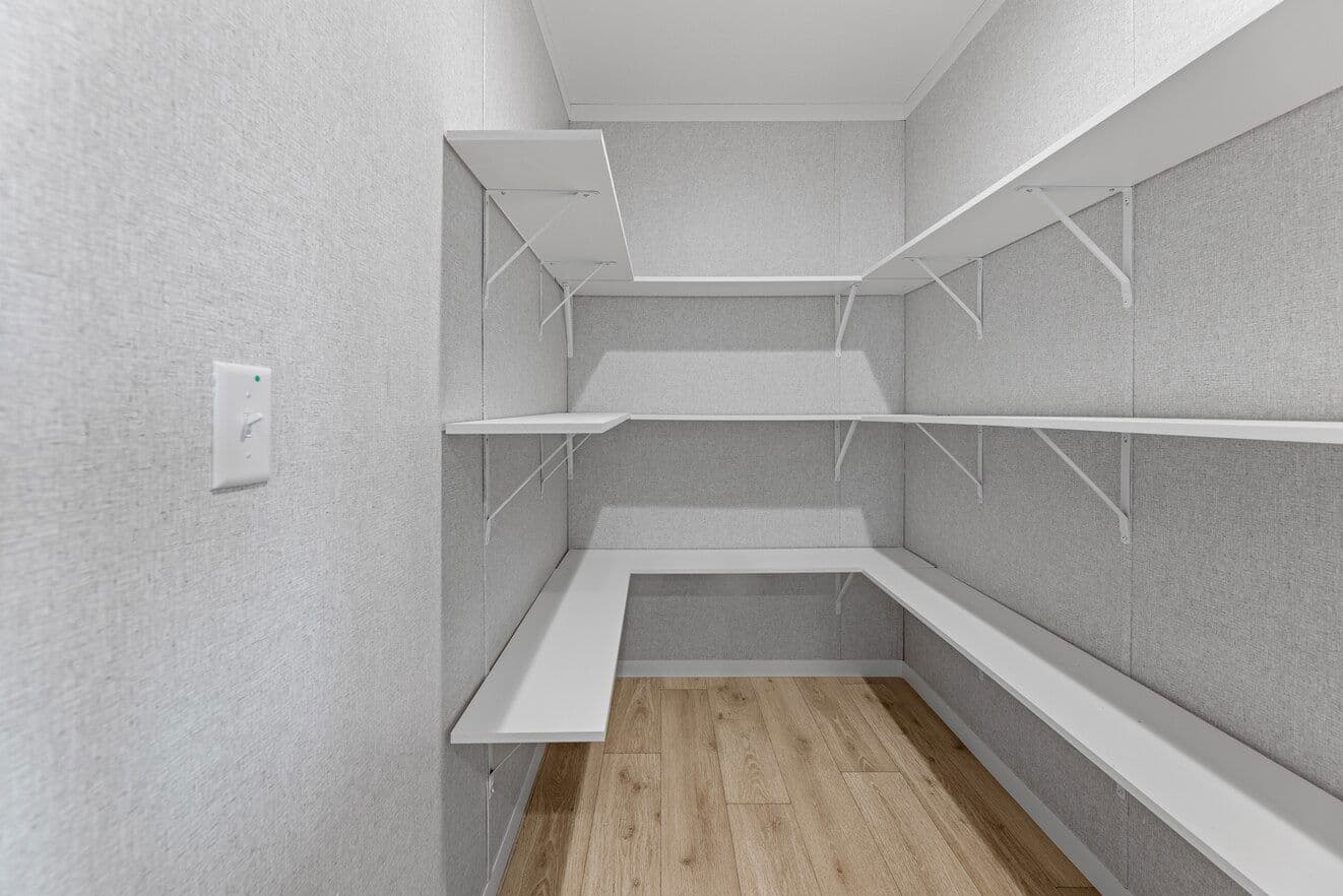 Sheridan 30764s interior home features