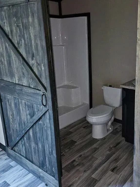 Rustic ridge | 4b 108 bathroom home features