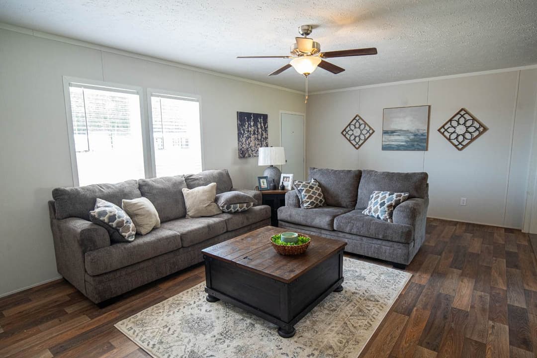 Ascent interior home features