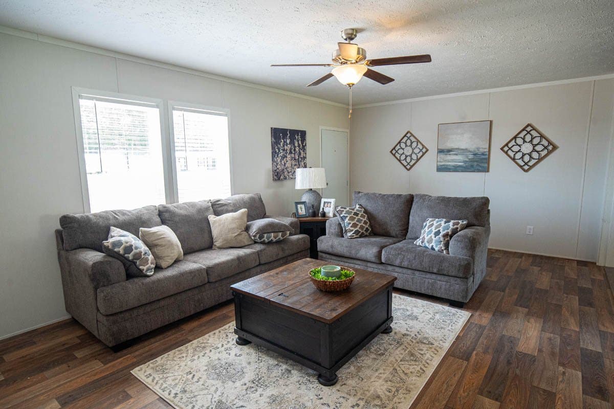 Ascent interior home features