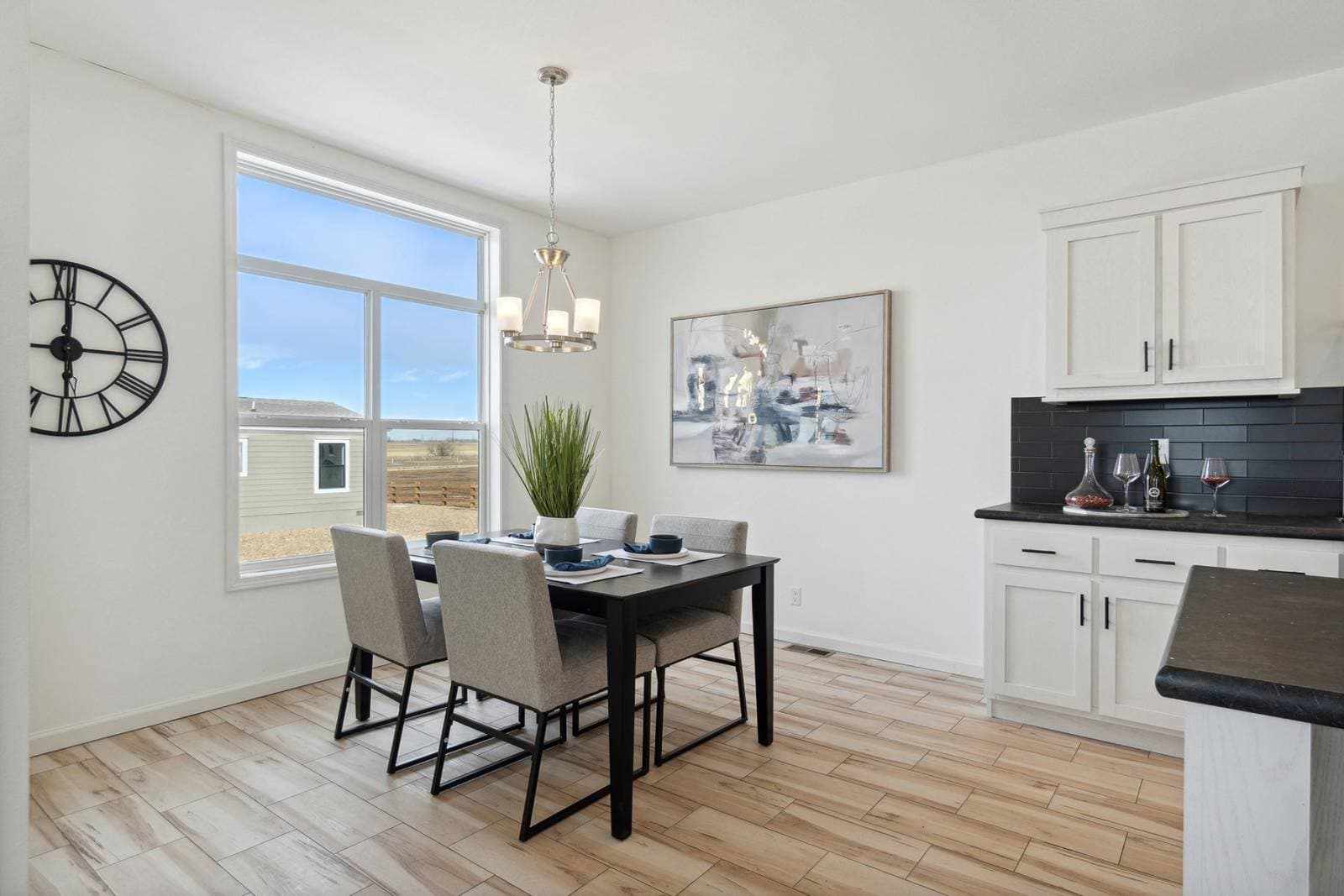 Nova-l interior home features