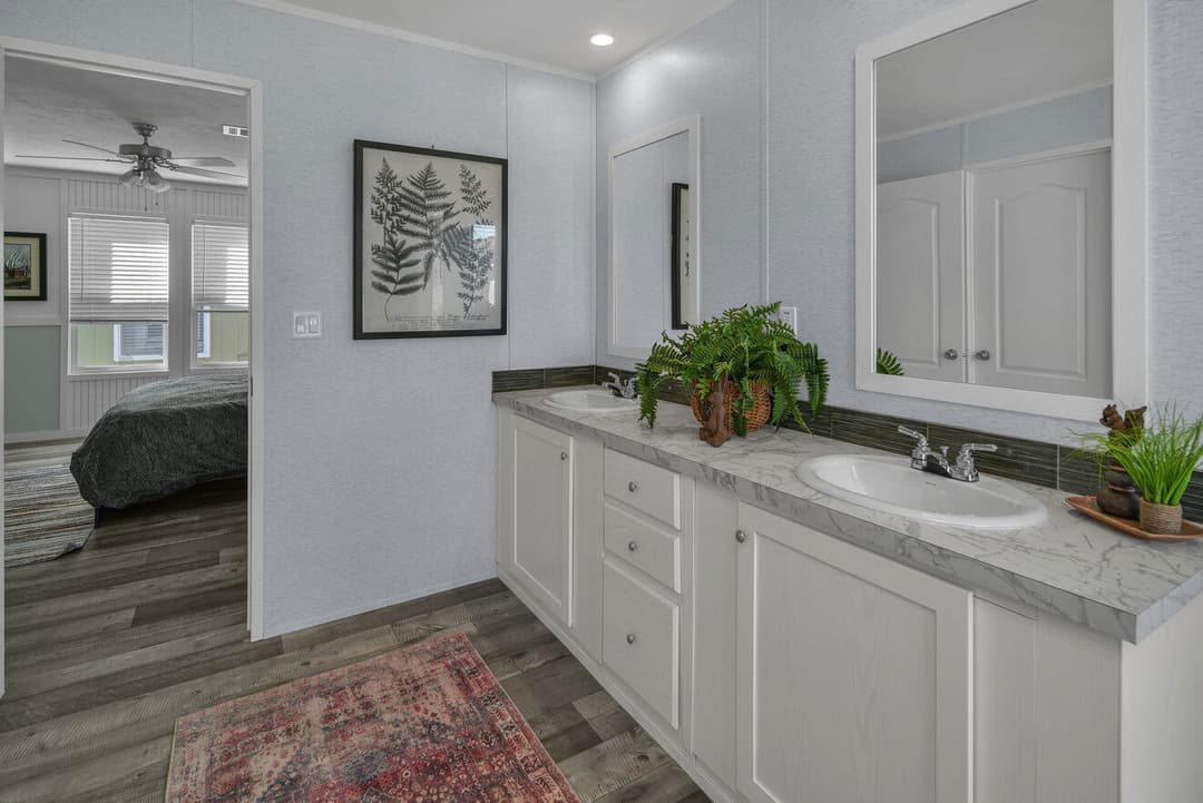 Valu premier 32643g interior and bathroom home features