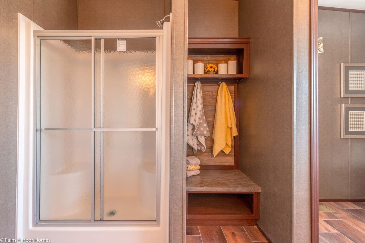 Arlington 30523a bathroom home features