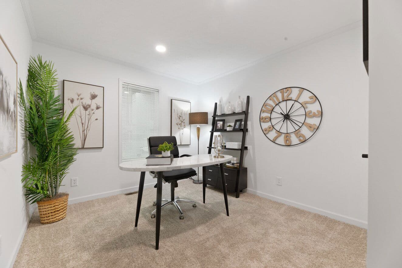 Ives 24033 interior home features