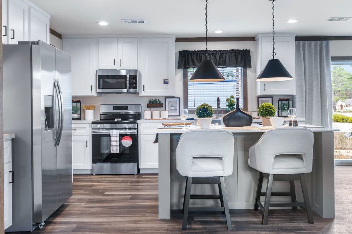 Everett kitchen home features