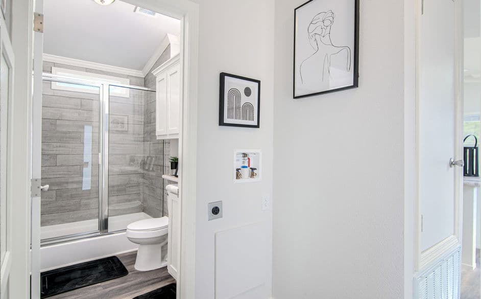 Starling d44ep8 bathroom home features
