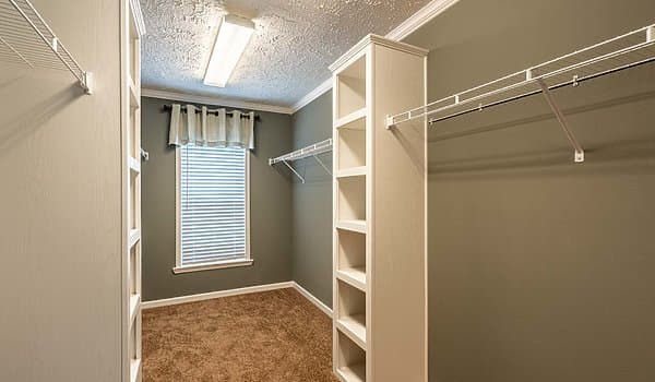 Kb-3220 bedroom home features