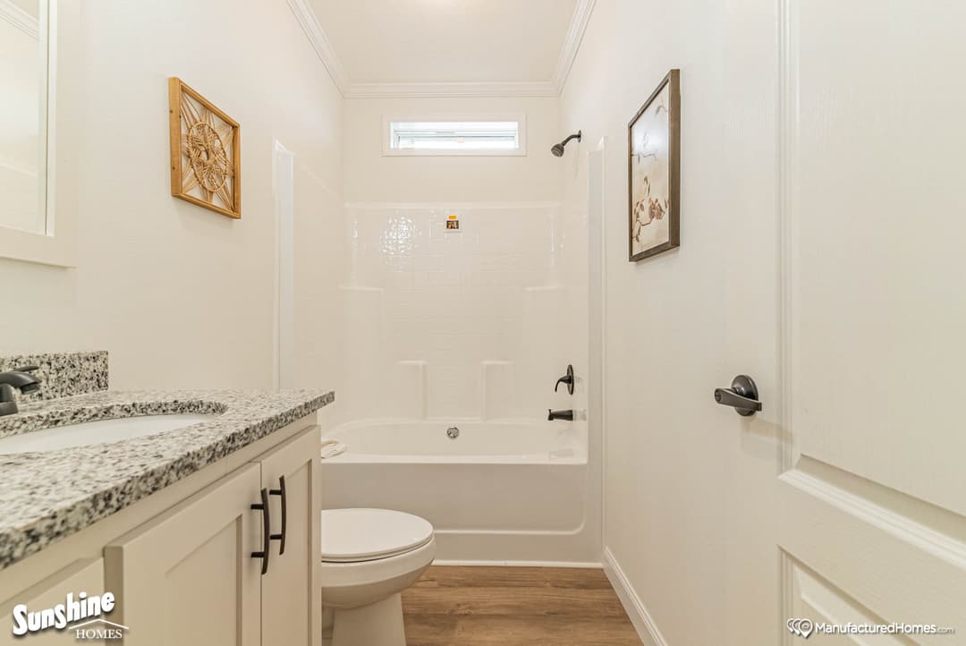 Pri3284-2058 "the talladega" bathroom home features