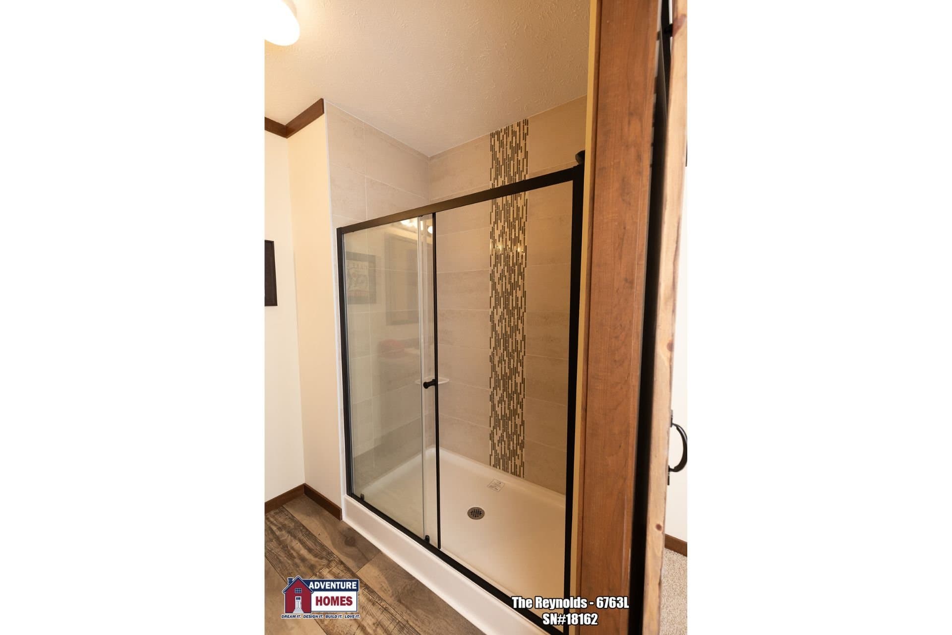 Reynolds | 6763l bathroom home features